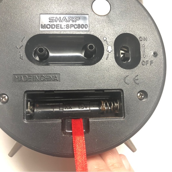 Sharp Twin Bell Alarm Clock (No battery included) - Picture 3 of 4